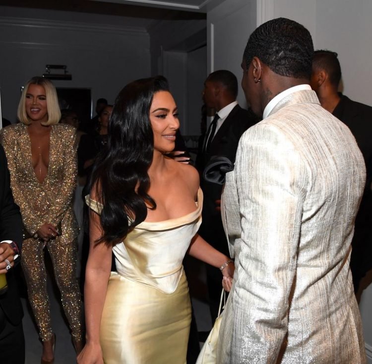 Kim Kardashian indossa un abito da sposa vintage per la festa di Diddy